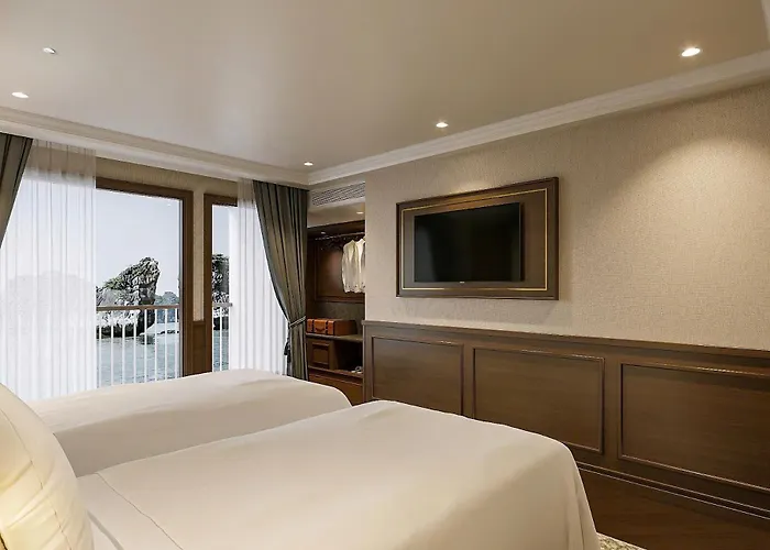 Paradise Legacy Cruise Ha Long
